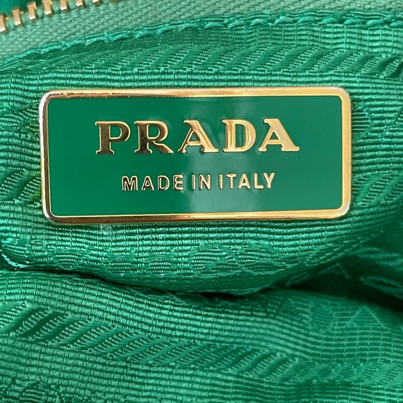 💕Prada Emerald Green Quitled Tote - Picture 2 of 13